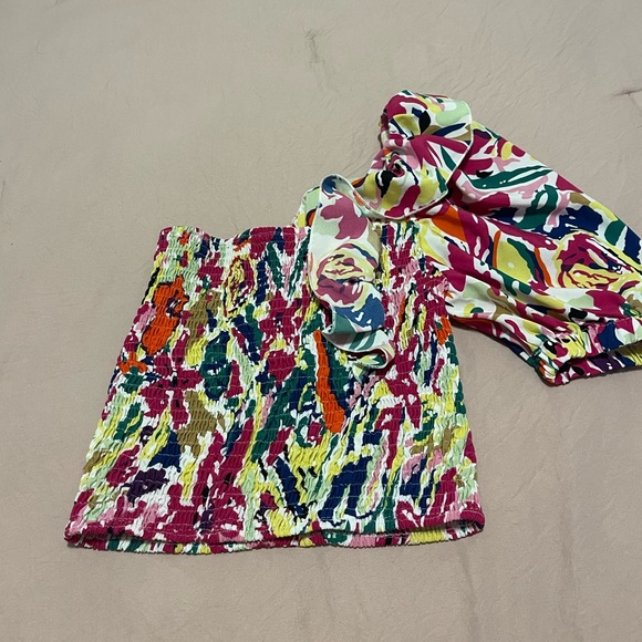 Flowery and colorful - Picture 1 of 2